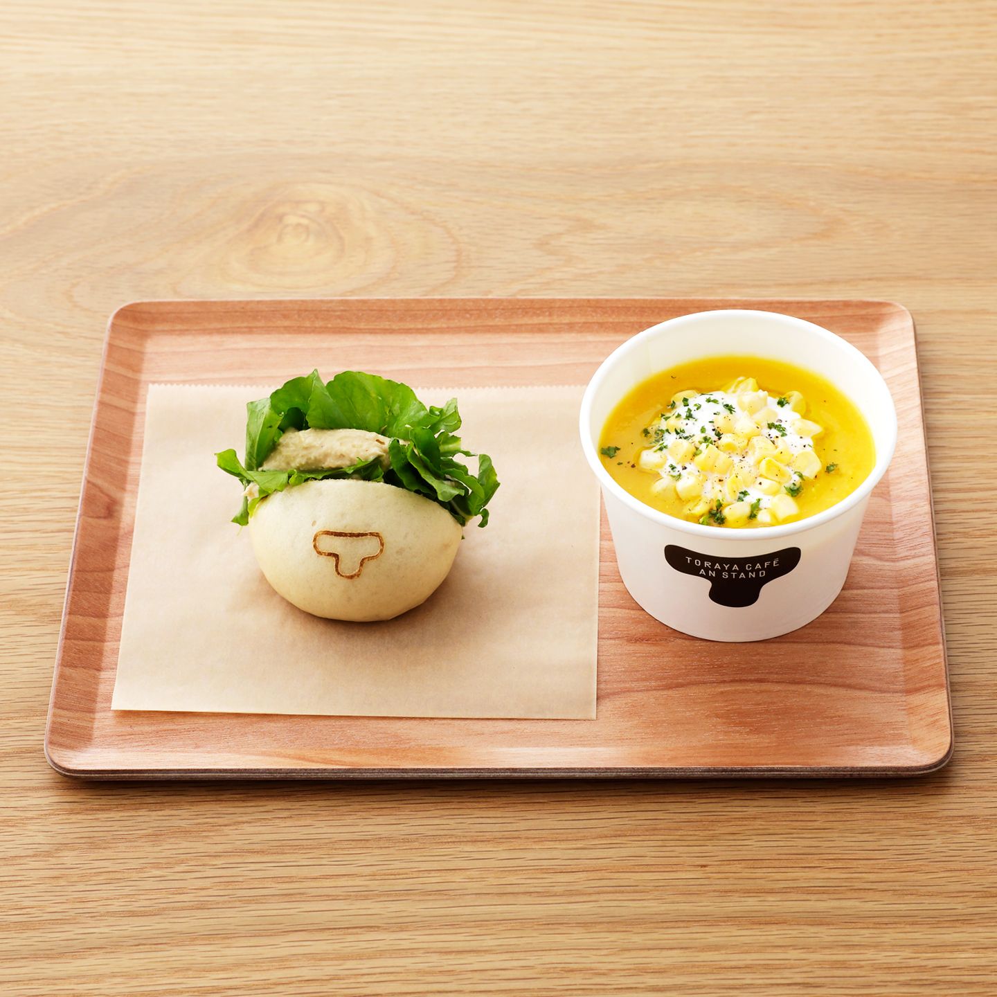 あんスタンド北青山店「季節の野菜スープ(とうもろこしとにんじん)とバン」
